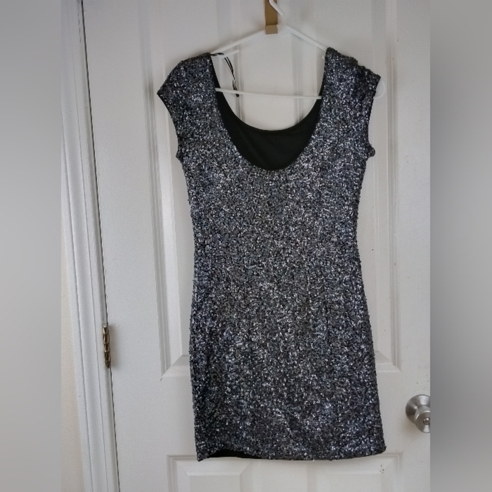 DIVIDED H& M DRESS - Picture 3 of 5